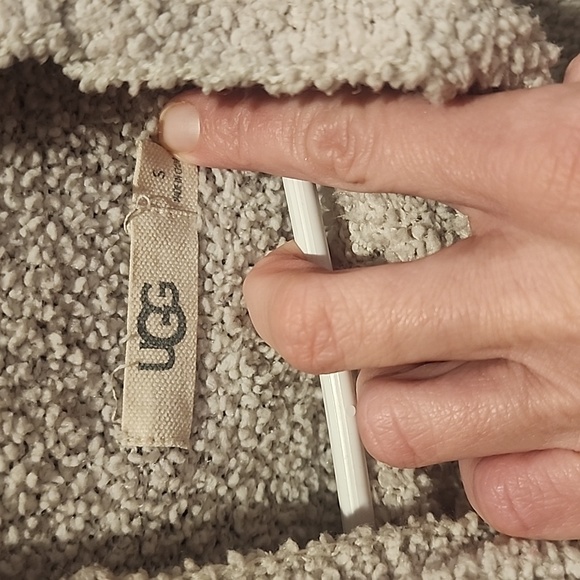 Ugg sweater - Picture 2 of 4
